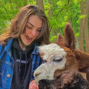 Meet your Posher, Lindy